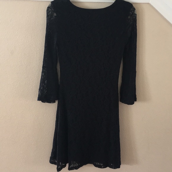 Cloth & People Black Lace Sheer Bell Sleeves - Picture 4 of 8